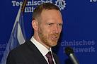 Landtagsabgeordneter Jan Heinisch bei seinem Grußwort. (Foto: THW / Joachim Buschhaus)